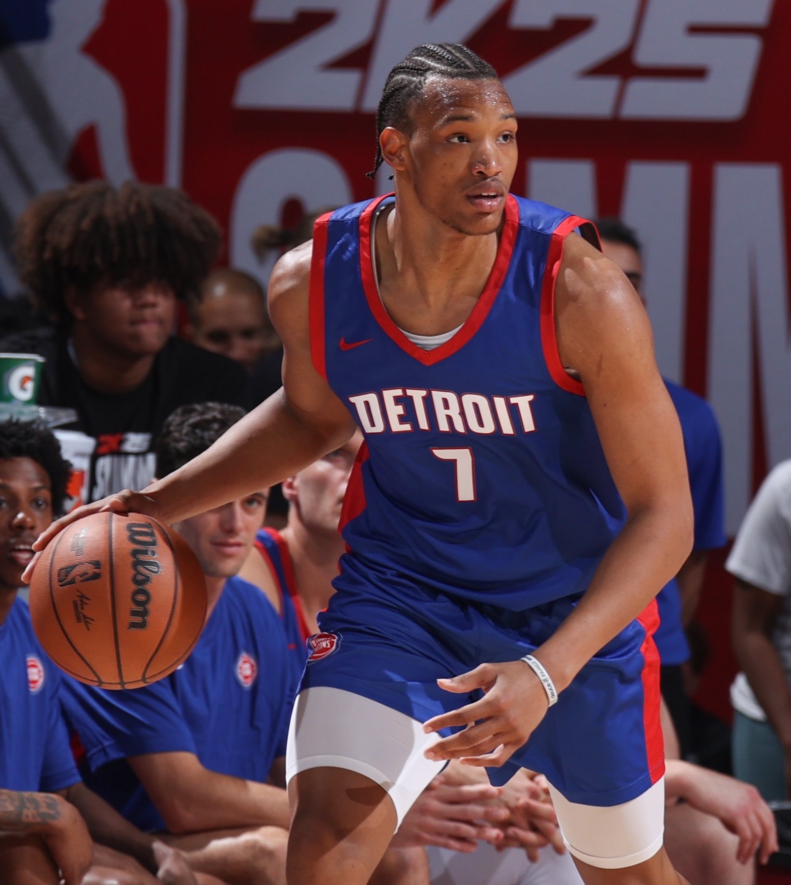 九游娱乐-赛前底特律活塞防线松动：NBA常规赛节点到来，悬念犹存，资深球员宣示担当的简单介绍